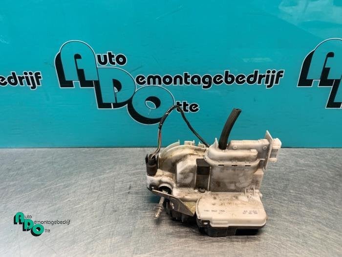 Serrure portière mécanique 2portes droite d'un Volkswagen, Autos : Pièces & Accessoires, Volkswagen, -, 3 mois de garantie, Utilisé