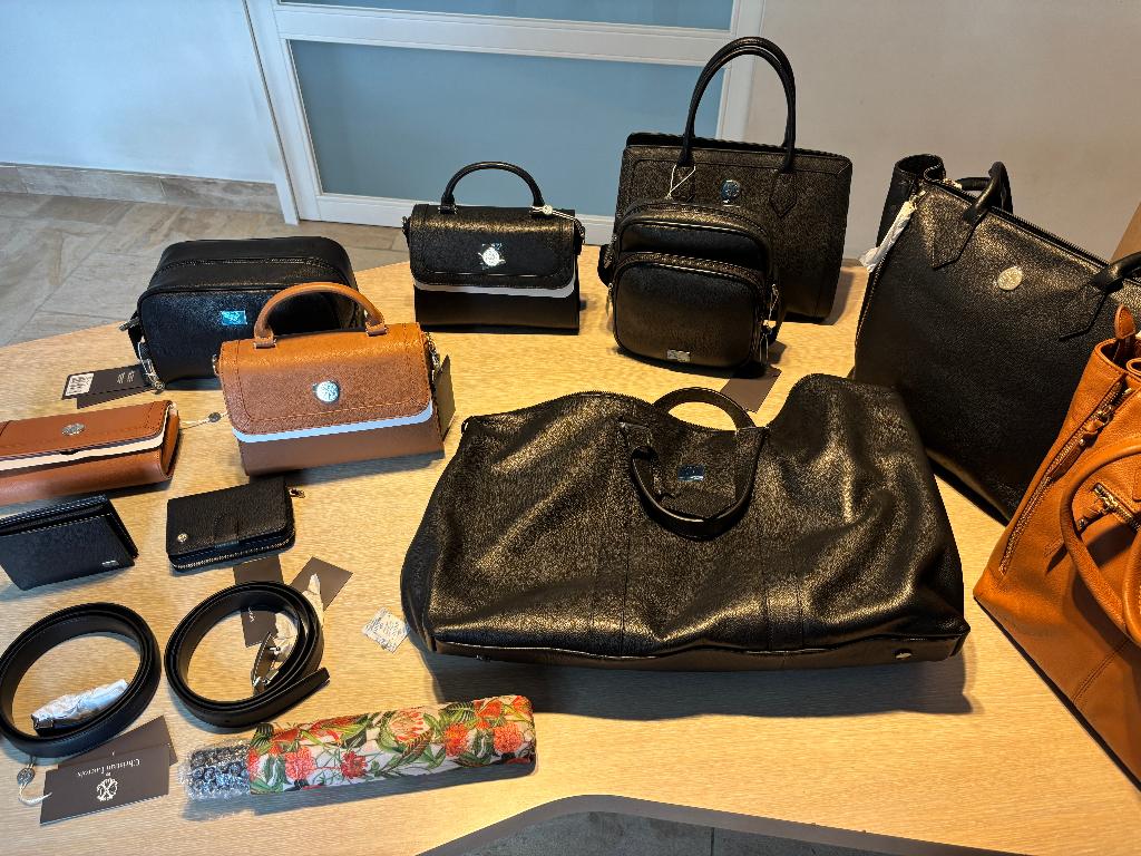 Handtassen en diverse lederwaren Christian Lacroix, Ophalen, Nieuw