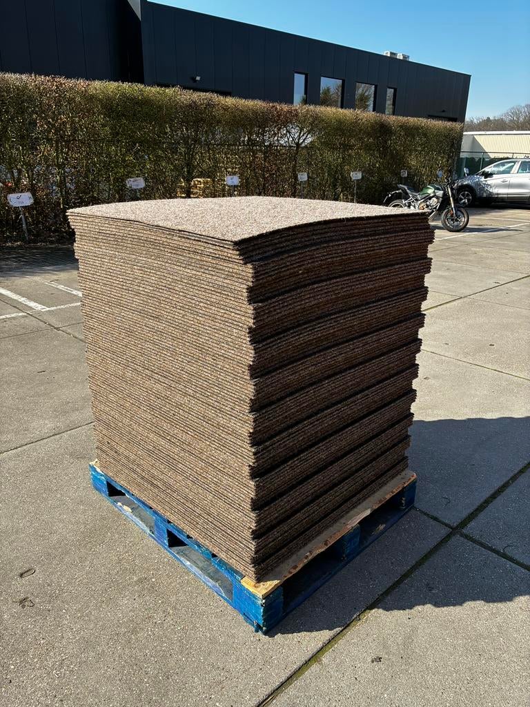 Dalles de moquette marron/beige 1000m2, Enlèvement, Crème