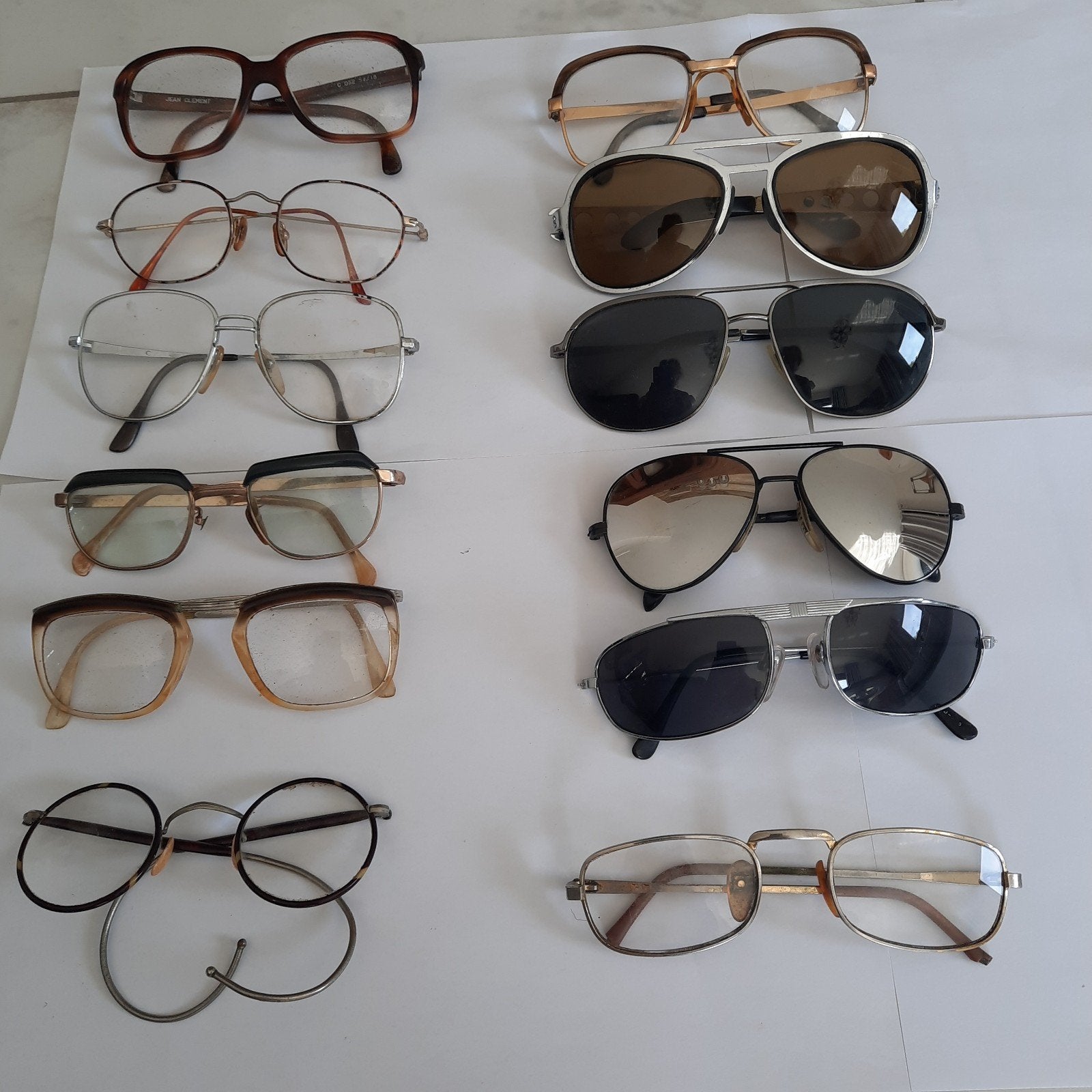 anciennes lunettes, 5 boites à lunette, 4 lunettes de soleil, Collections, Enlèvement, Utilisé