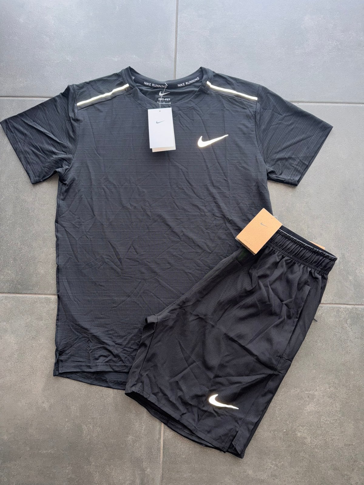 NIEUW! Nike Running sportset OP=OP, Ophalen of Verzenden, Nieuw, Algemeen