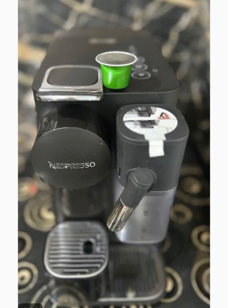 machine à café Nespresso, Elektronische apparatuur, Koffiezetapparaten, Zo goed als nieuw, Koffiepads en cups, Espresso apparaat