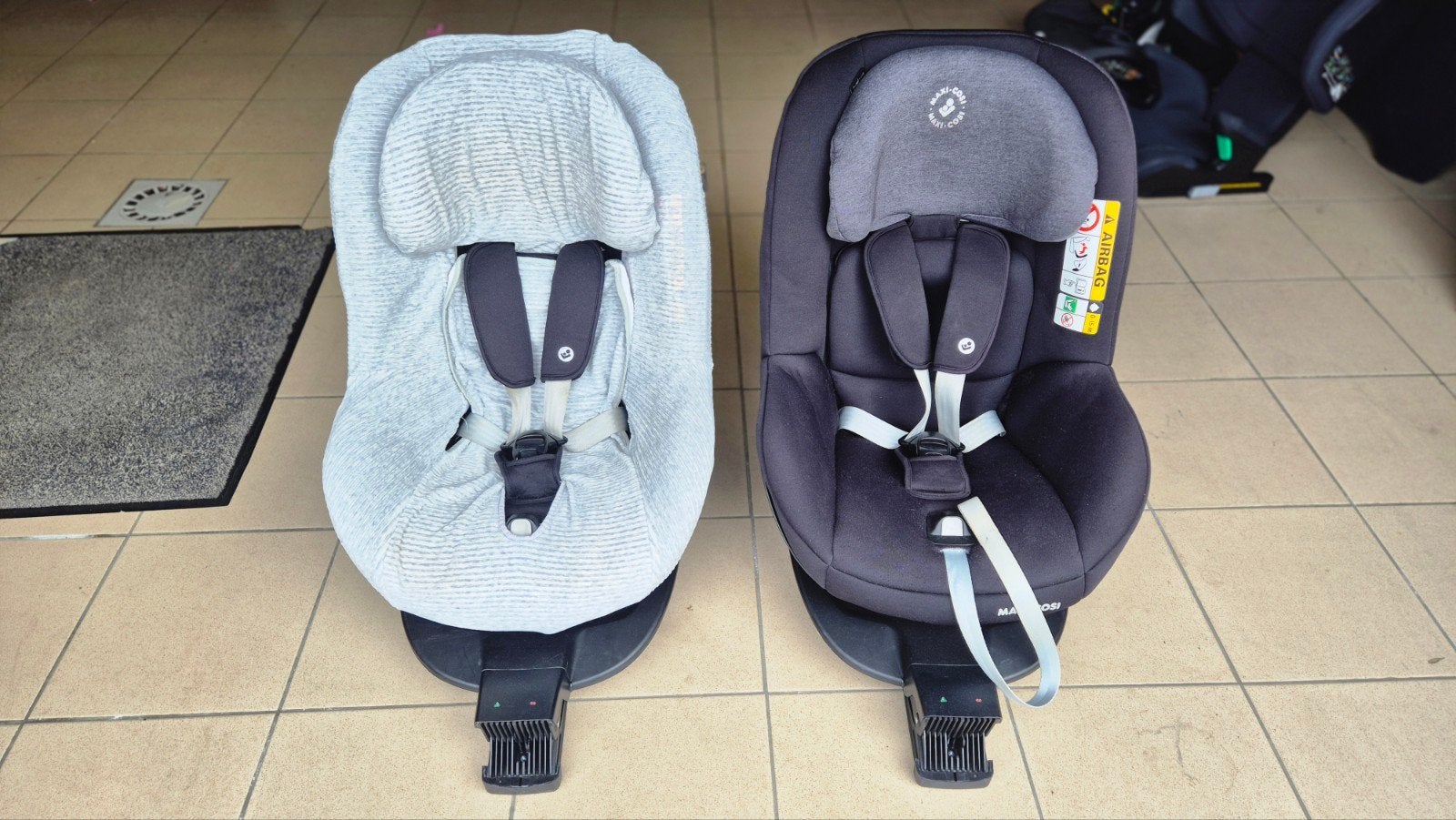 Base Maxi-Cosi Pearl Smart i-Size + FamilyFix 2 (2 jeux), 0 à 18 kg, Mode veille, Comme neuf, Enlèvement