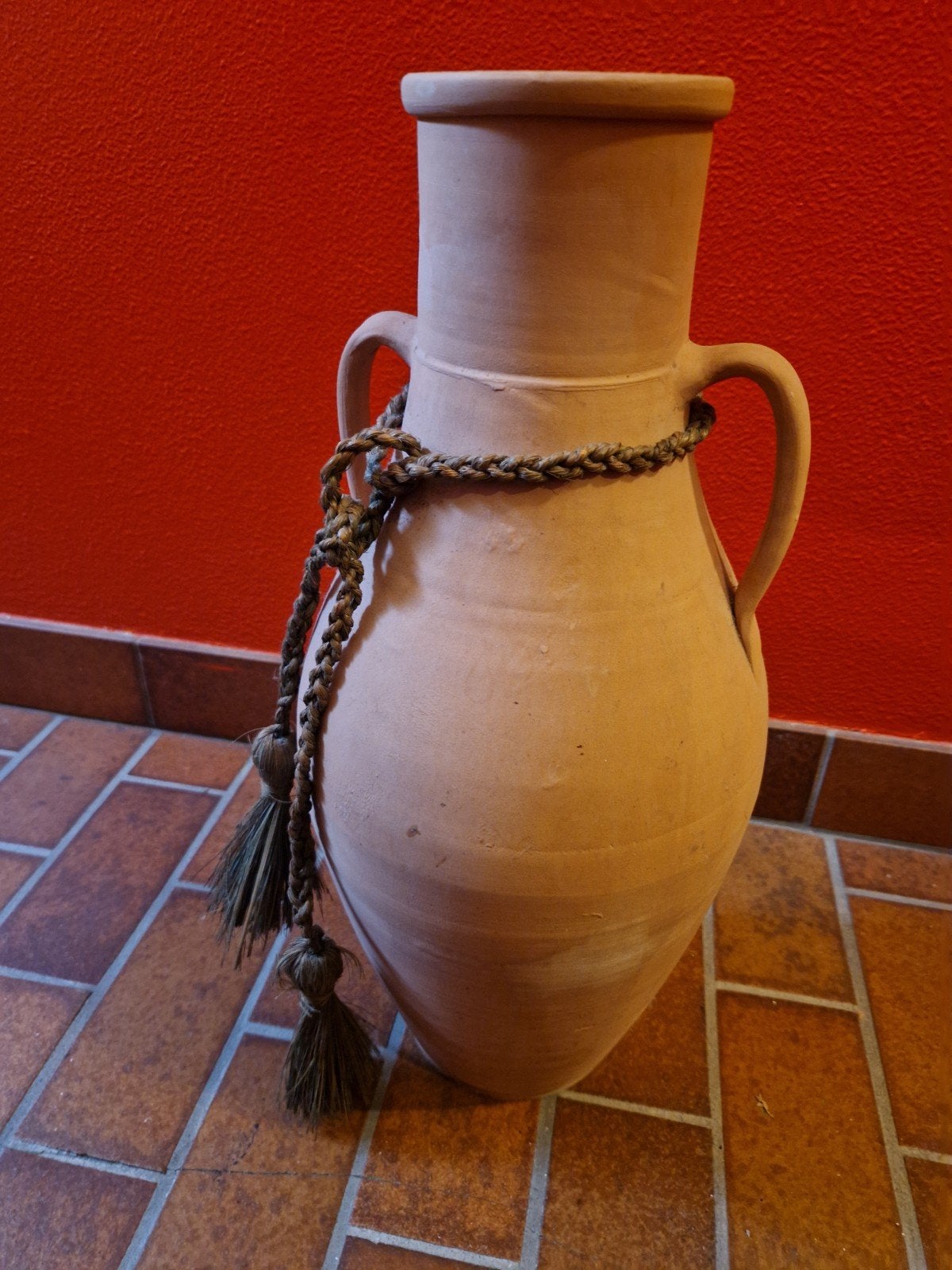 Grote terracotta pot/amfora met sierkoord, Ophalen, 54 cm, Natuurlijk materiaal, Zo goed als nieuw