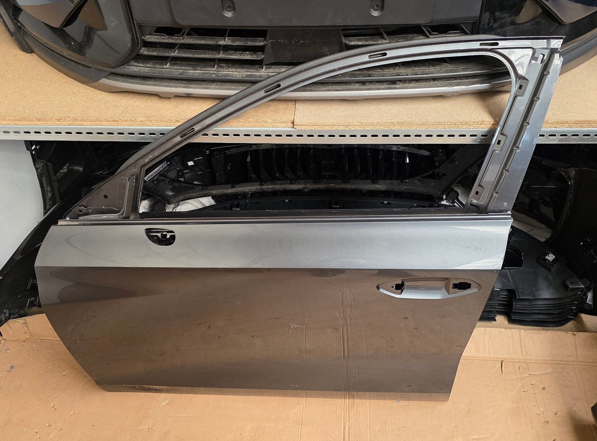 AUDI A3 8Y0 PORTIER LINKS DEUR VOORPORTIER LINKSVOOR GRIJS, -, Origine de la pièce connue, Audi, Utilisé