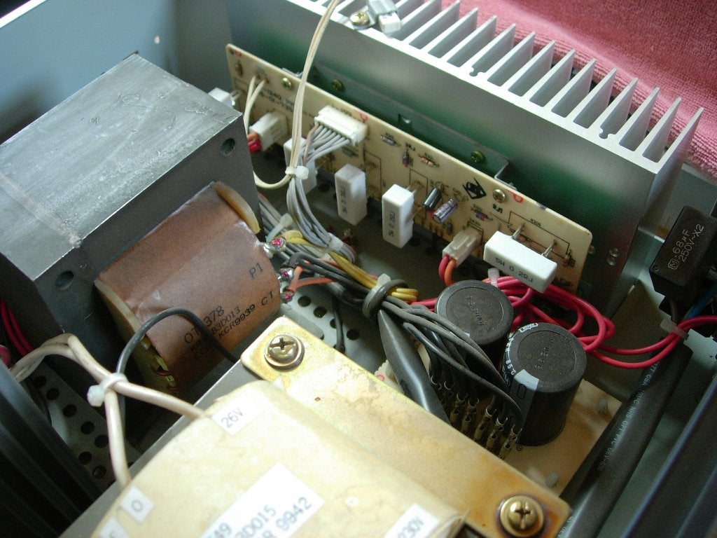 240W TOA VP-1240B VDE + TOA V-1000B versterker goede staat, Audio, Tv en Foto, Professionele apparaten, Ophalen, Zo goed als nieuw