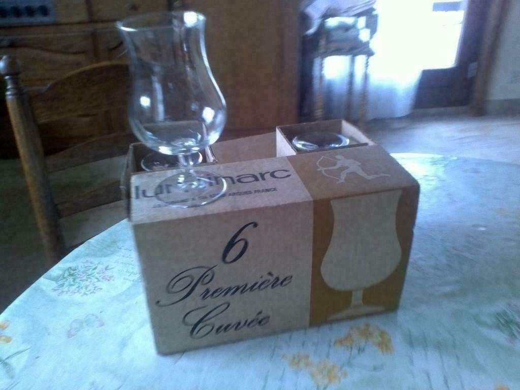 Wijnglazen luminarc première cuvée glazen.
11 stuks (16 cm h, Verzamelen, Ophalen, Zo goed als nieuw, Bierglas