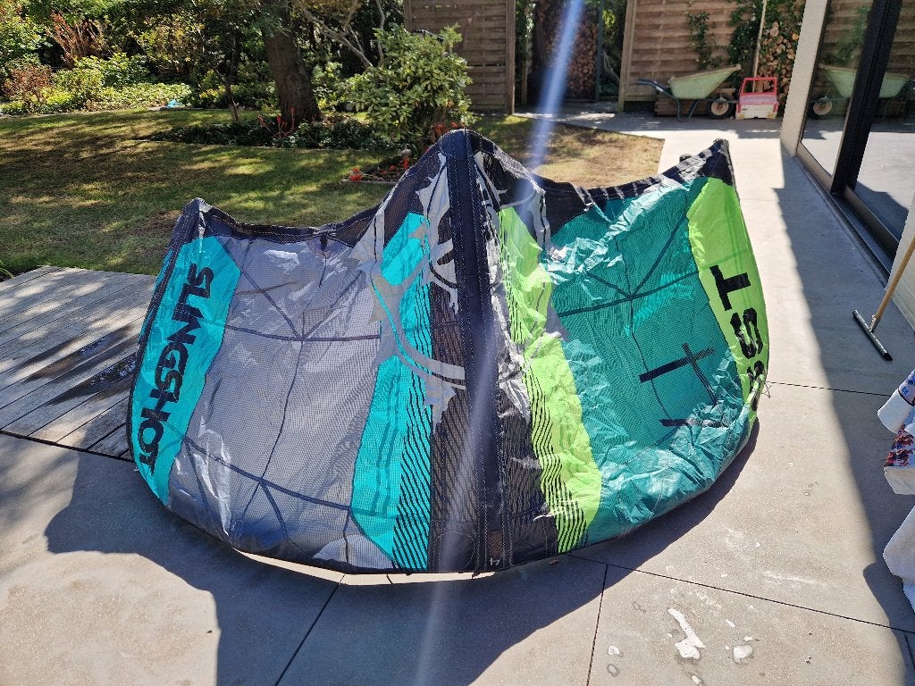 Kite Slingshot SST 4m met bar, Watersport en Boten, Kitesurfen, Gebruikt, Geen board, Ophalen of Verzenden, Kite