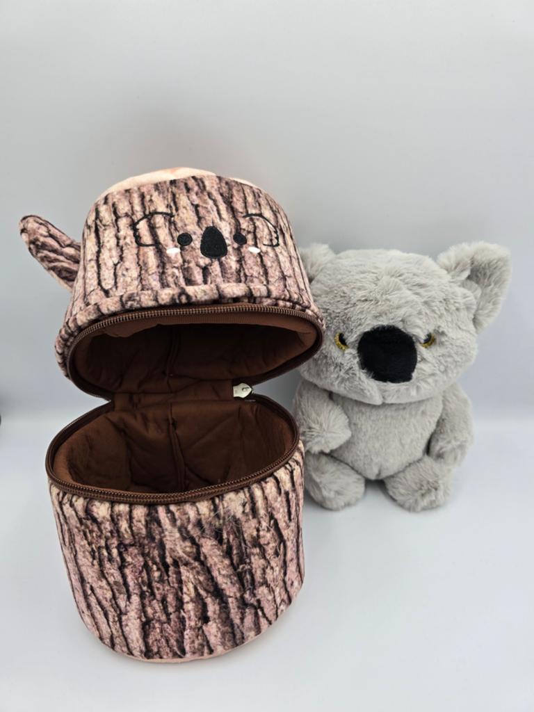 Koala knuffel in boomstam – verstopknuffel met rits, Kinderen en Baby's, Speelgoed | Knuffels en Pluche, Nieuw, Overige typen