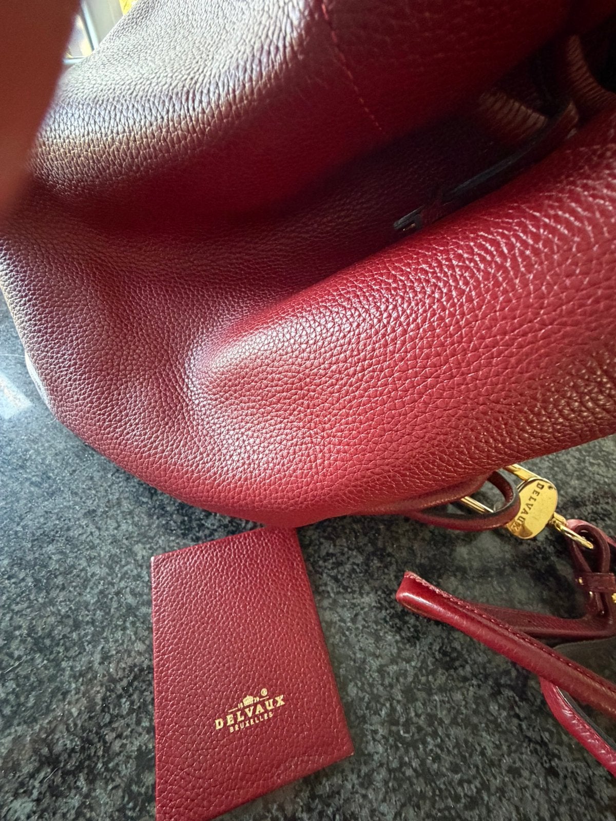 Sac Delvaux Rosso, Enlèvement, Comme neuf