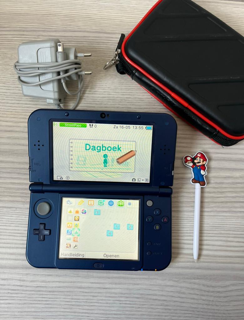 New Nintendo 3DS XL Donkerblauw, Games en Spelcomputers, Spelcomputers | Nintendo 2DS en 3DS, Ophalen of Verzenden, Zo goed als nieuw