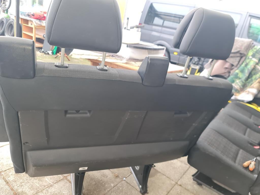 tweepersoonsbank in een Mercedes Sprinter 906, Ophalen