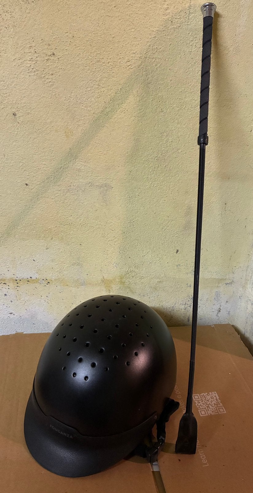 Casque Fouganza et cravache de dressage, Enlèvement, Comme neuf, Fouganza
