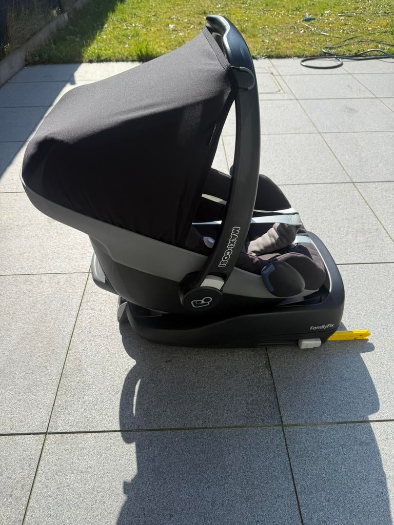 Maxi Cosi Pebble + FamilyFix ISO-basis, Kinderen en Baby's, Autostoeltjes, Ophalen, Zo goed als nieuw, Isofix, 0 t/m 13 kg