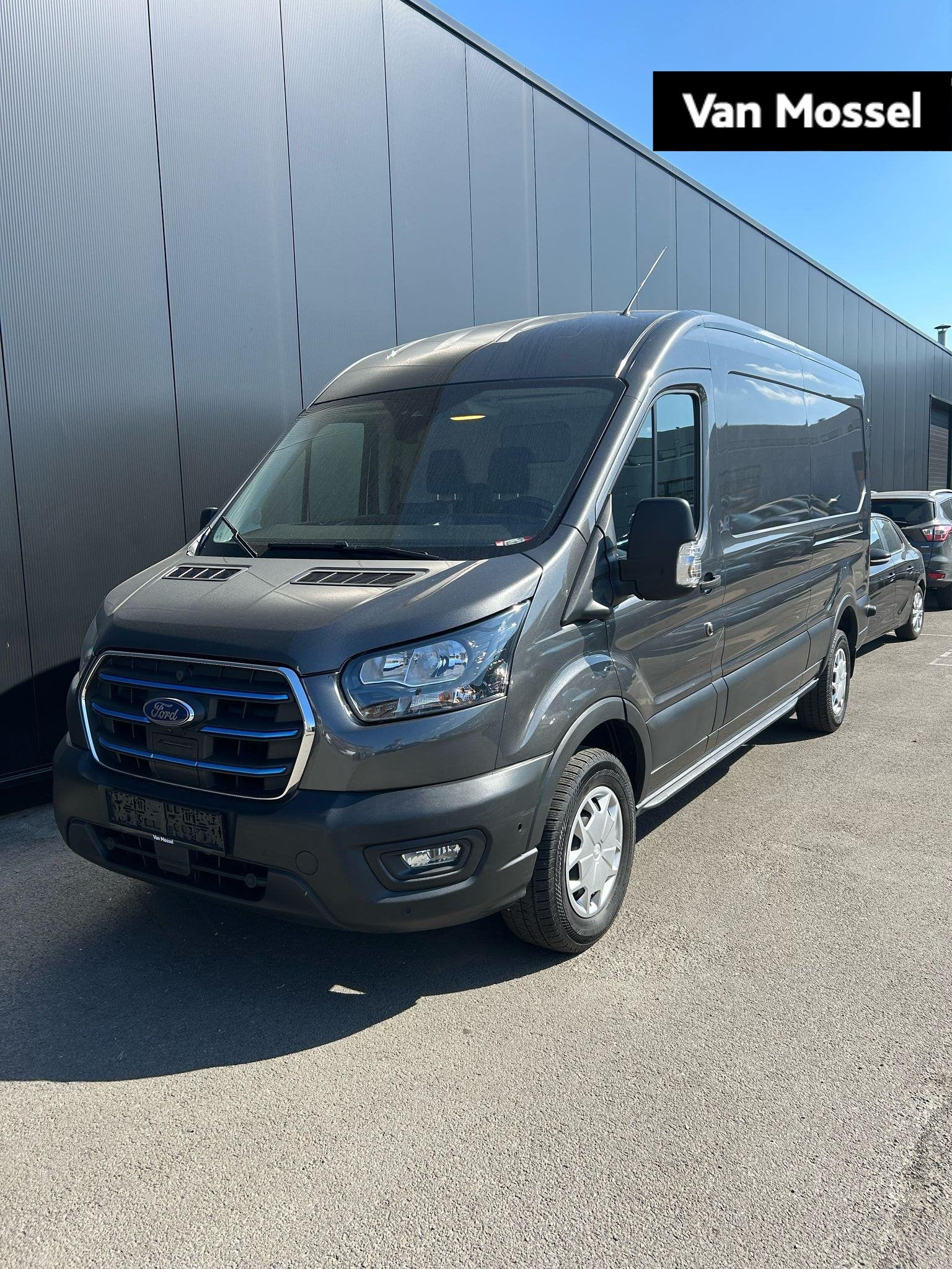 Ford E-Transit 2T 350 L3H2 Trend, Argent ou Gris, Achat, https://public.car-pass.be/vhr/e92090f6-11f2-4cb2-bfb3-ac9689c64a34, 135 kW