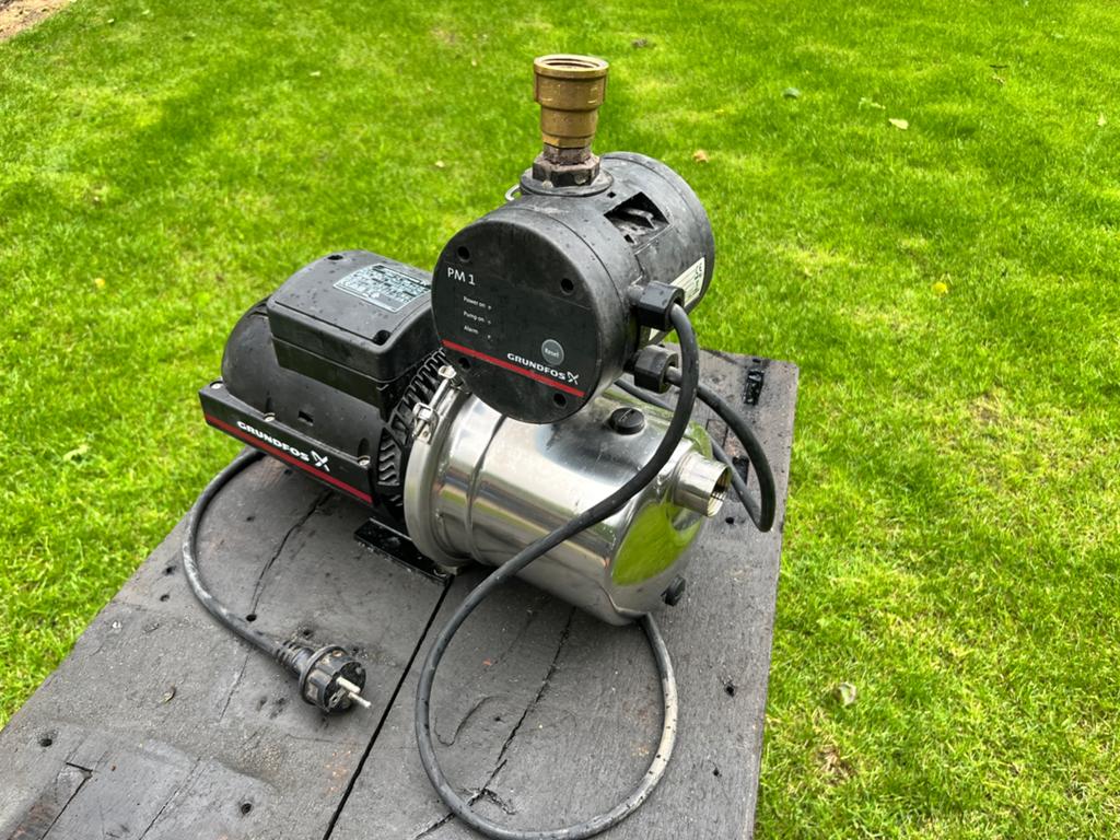 Hydrofoorpomp Grundfos, Tuin en Terras, Waterpompen, Ophalen, Zo goed als nieuw, Elektrisch, Hydrofoorpomp