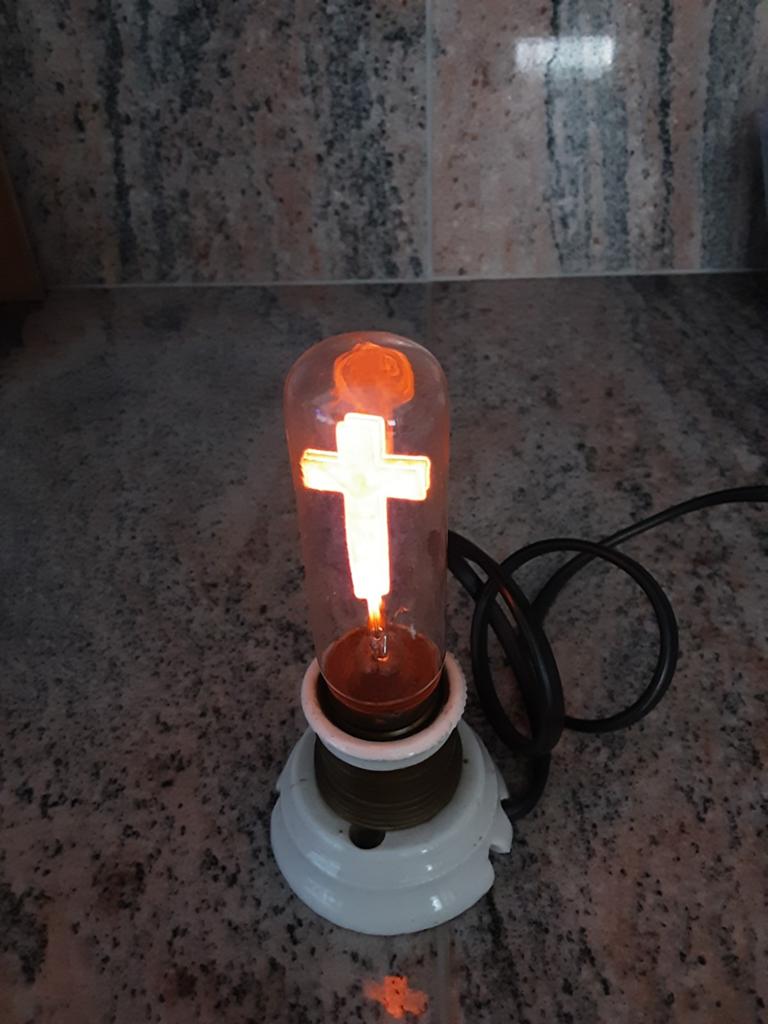 Vintage neon kruislampje in een keramische houder., Enlèvement