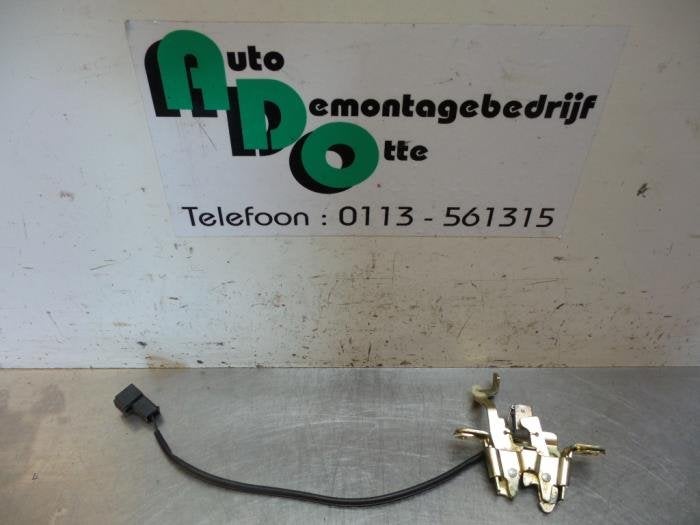Mécanique de verrouillage capot d'un Alfa Romeo GTV, -, Utilisé, Alfa Romeo, -