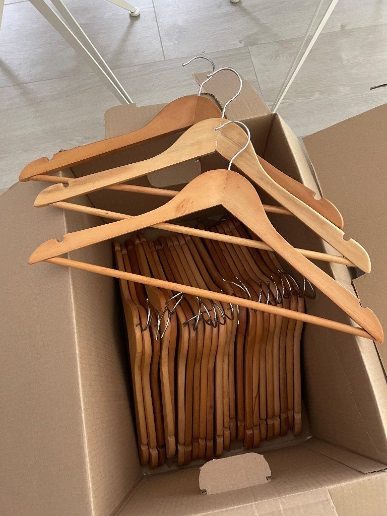 kledinghanger naturel hout, Kleding | Dames, Kledinghangers, Ophalen, Zo goed als nieuw, Hout, Kinderen en Volwassenen
