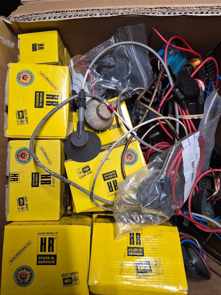 alle soorten transistors, ic'c en hoogspanningstrafo's, Ophalen, Nieuw