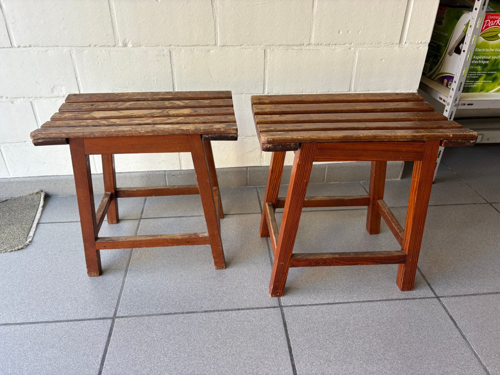 2 bankjes in pitchpine, Ophalen, Gebruikt, Hout