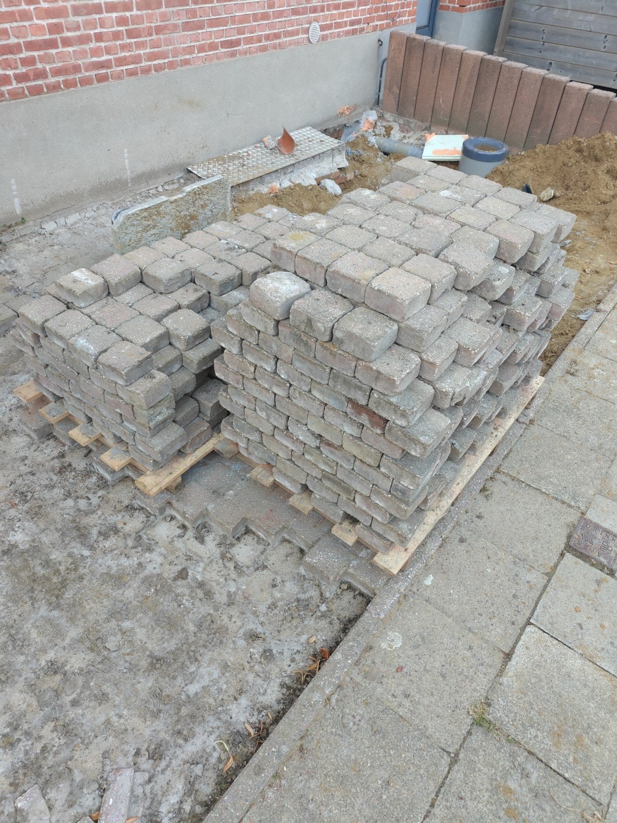 Pavés en béton gratuits de 10 m², 11 x 11 x 5,5 cm, Jardin & Terrasse, Enlèvement