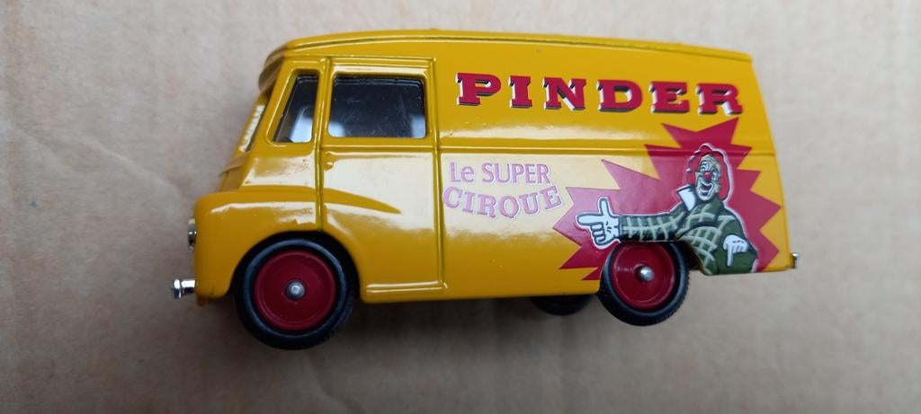 Corgi Morris LD150 Cirque Pinder 1/50e, Neuf
