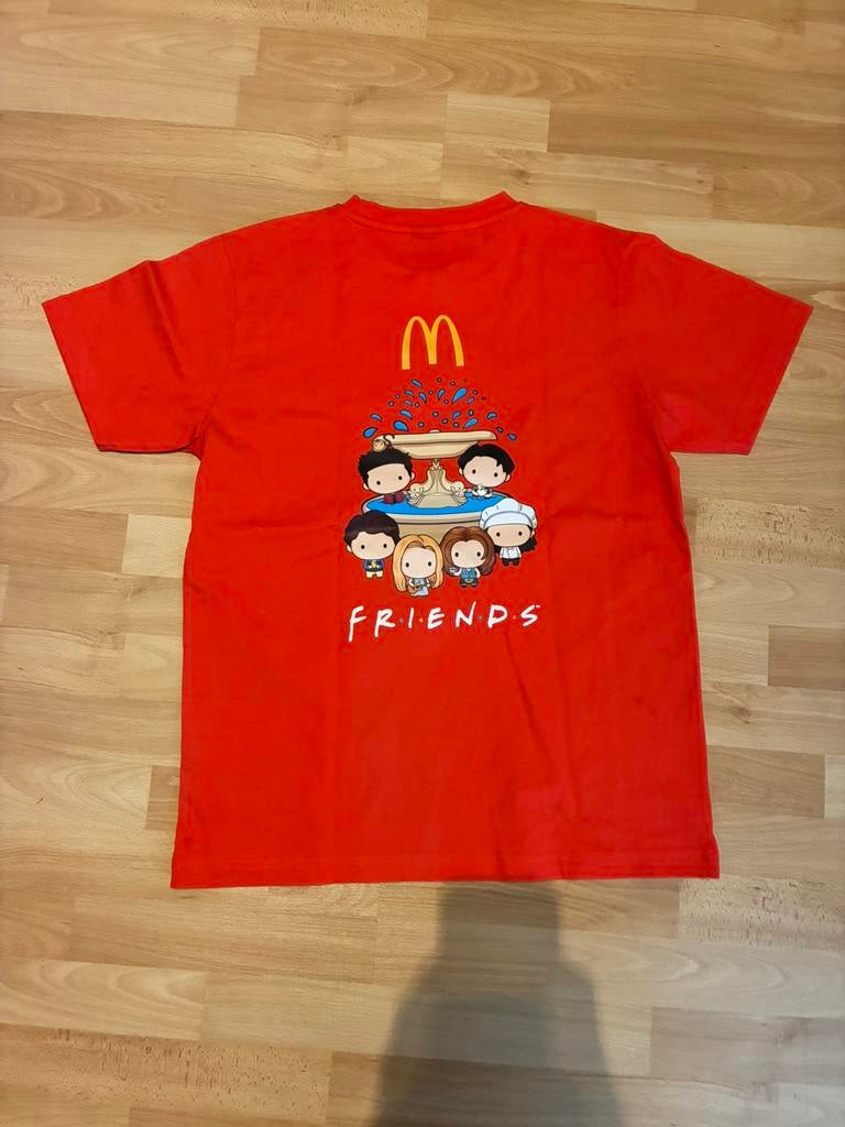 Friends x Mcdonalds T-shirt, Kleding | Heren, Ophalen of Verzenden, Zo goed als nieuw, Maat 52/54 (L), Rood