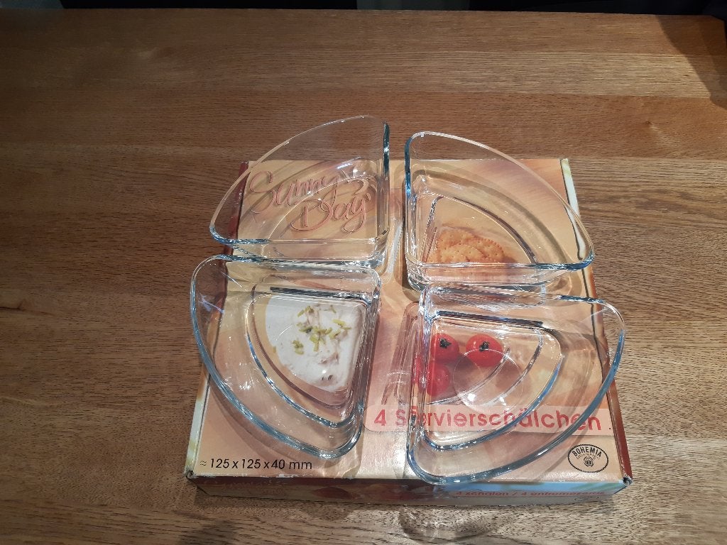 4 glazen schaaltjes voor hapjes, Huis en Inrichting, Ophalen of Verzenden, Zo goed als nieuw, Glas, Schaal of Schalen