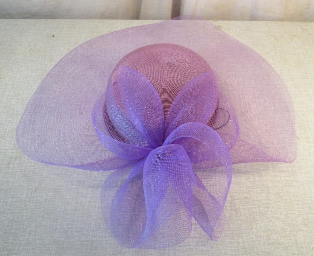 Magnifique nouveau chapeau de cérémonie pour femme  Jacisler, Enlèvement ou Envoi, Comme neuf, 56 ou 57 cm (M, 7 ou 7⅛ pouces)