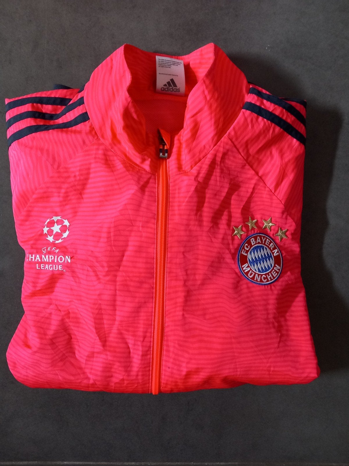 vest - bayern munchen, Sport en Fitness, Voetbal, Maat L, Ophalen, Gebruikt, Clubaccessoires