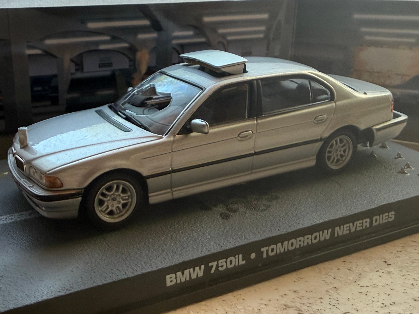 BMW 750 IL, Hobby en Vrije tijd, Modelauto's | 1:43, Zo goed als nieuw, Auto, Universal Hobbies, Ophalen of Verzenden