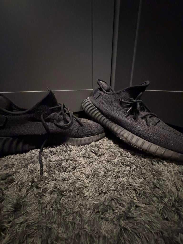 Yeezy 350 v2 Onyx, Ophalen of Verzenden, Zo goed als nieuw