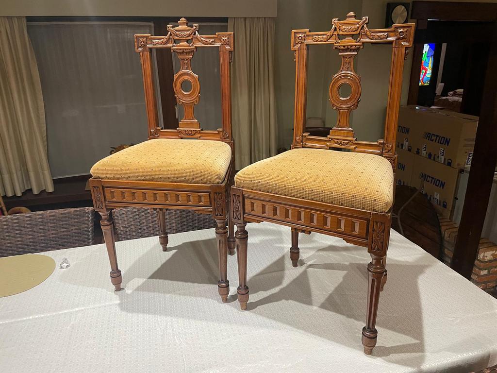 Antiek stoelen, Enlèvement