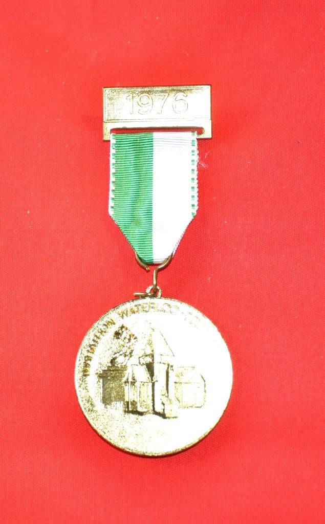 medaille de marche marathon waterloo deux acren  1976, Ophalen of Verzenden, Overige materialen