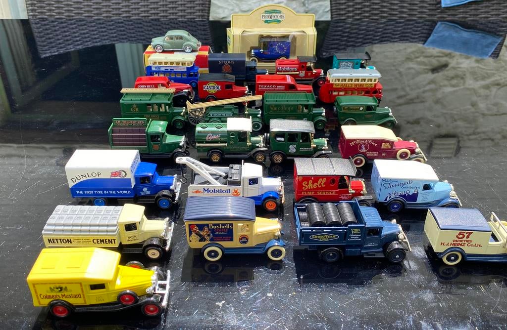 Lot 27 voitures dinky toys, Ophalen, Zo goed als nieuw