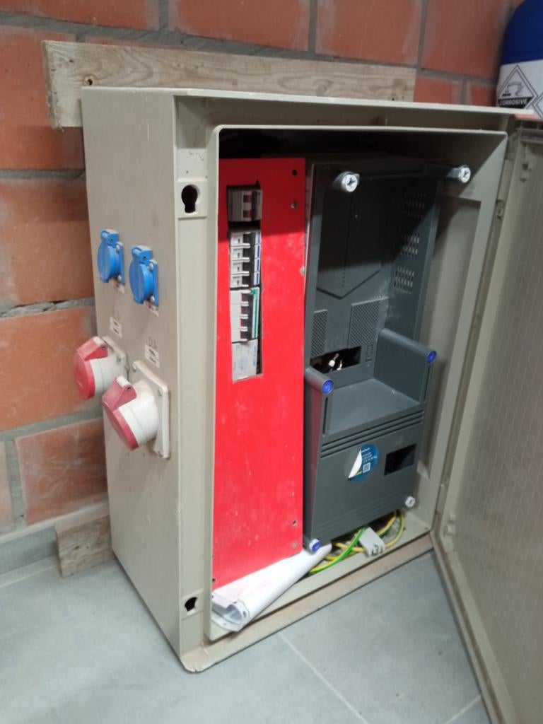 Werf electriciteit kast, Ophalen
