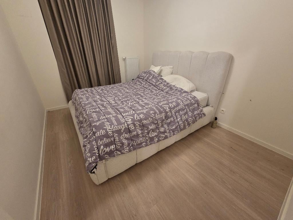 Lit de luxe !, Maison & Meubles, Enlèvement, Comme neuf, 140 cm