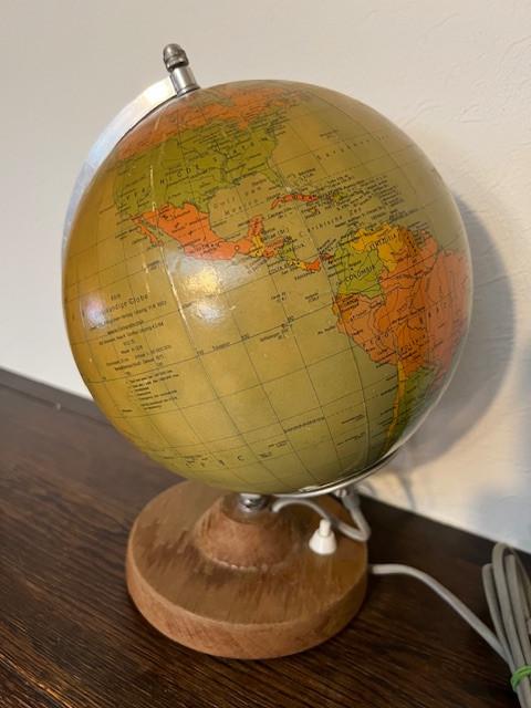 Vintage glazen wereldbol op houten voet, Ophalen