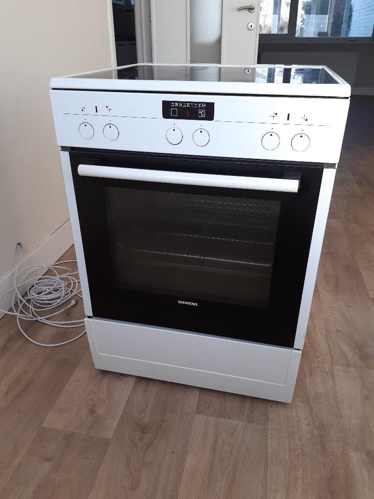 Fornuis - 4 kookplaten en oven - geen inductie, Ophalen, Gebruikt, Wit, 50 tot 100 cm