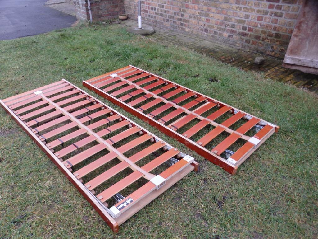 lattenbodems ( 2 stuks ), Ophalen, Zo goed als nieuw, 80 cm