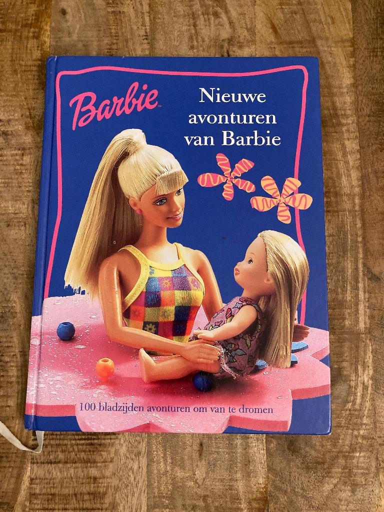 Nieuwe avonturen van Barbie - 2001 Mattel, Gelezen, Sprookjes, Barbie, Ophalen of Verzenden