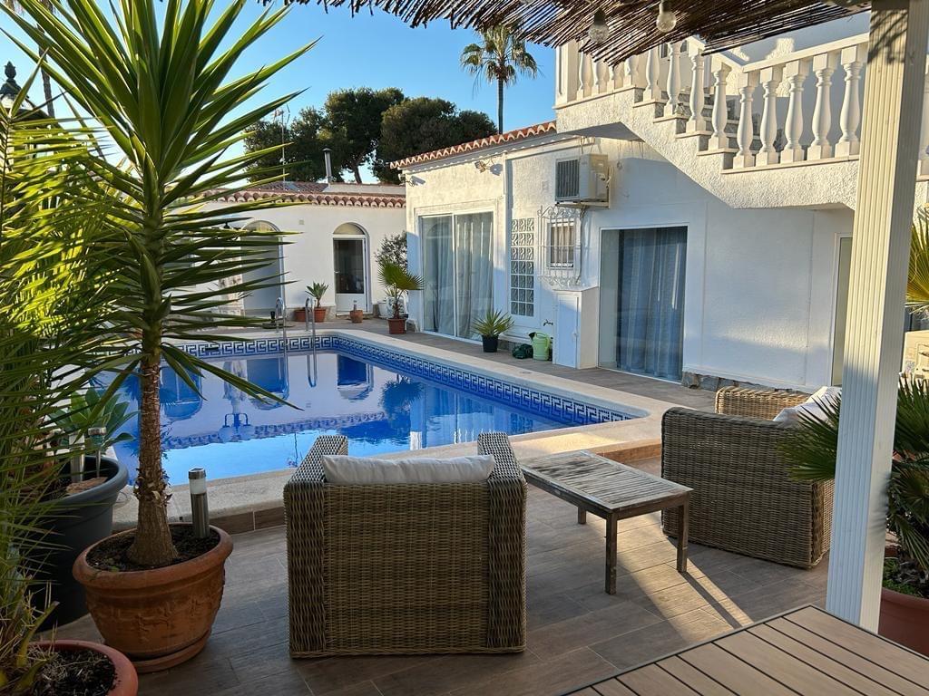 Vakantiewoning In Torrevieja tot 6p of 8p (te bespreken), Propriétaire, Maison de campagne ou Villa, 4 chambres ou plus, Costa Brava