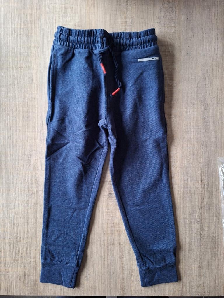 sweatpants maat 104, Kinderen en Baby's, Kinderkleding | Maat 104, Broek, Jongen of Meisje, Ophalen of Verzenden, Nieuw