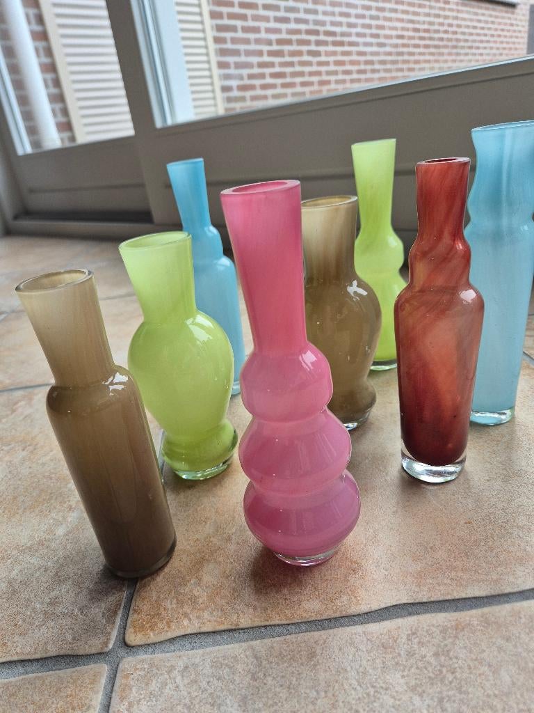 8 Dutz vazen in diverse kleuren, Overige kleuren, Ophalen of Verzenden, Minder dan 50 cm, Glas