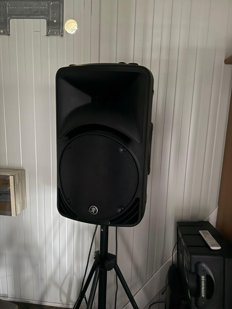 volledige PA geluidsinstallatie. 2 speakers en box, Muziek en Instrumenten, Ophalen, Gebruikt