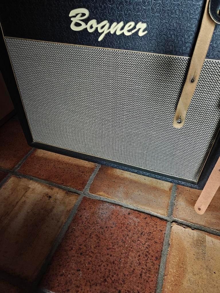Bogner 212 Closed Back V30 Speakers, Enlèvement, Utilisé