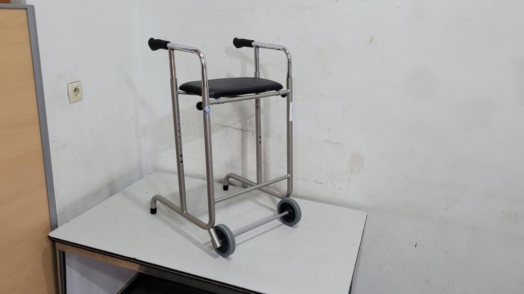 Vermeiren rollator met twee wielen in perfecte staat, Ophalen of Verzenden, Zo goed als nieuw