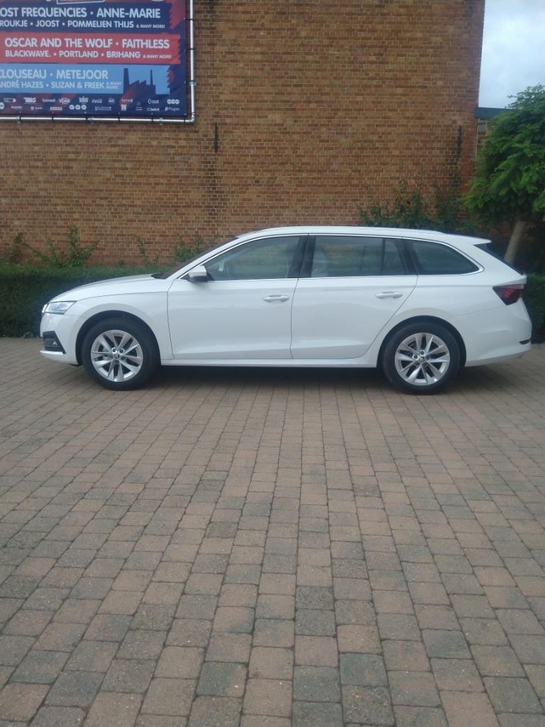 voiture, Autos, Skoda, Achat, Entreprise, Carnet d'entretien, 5 portes
