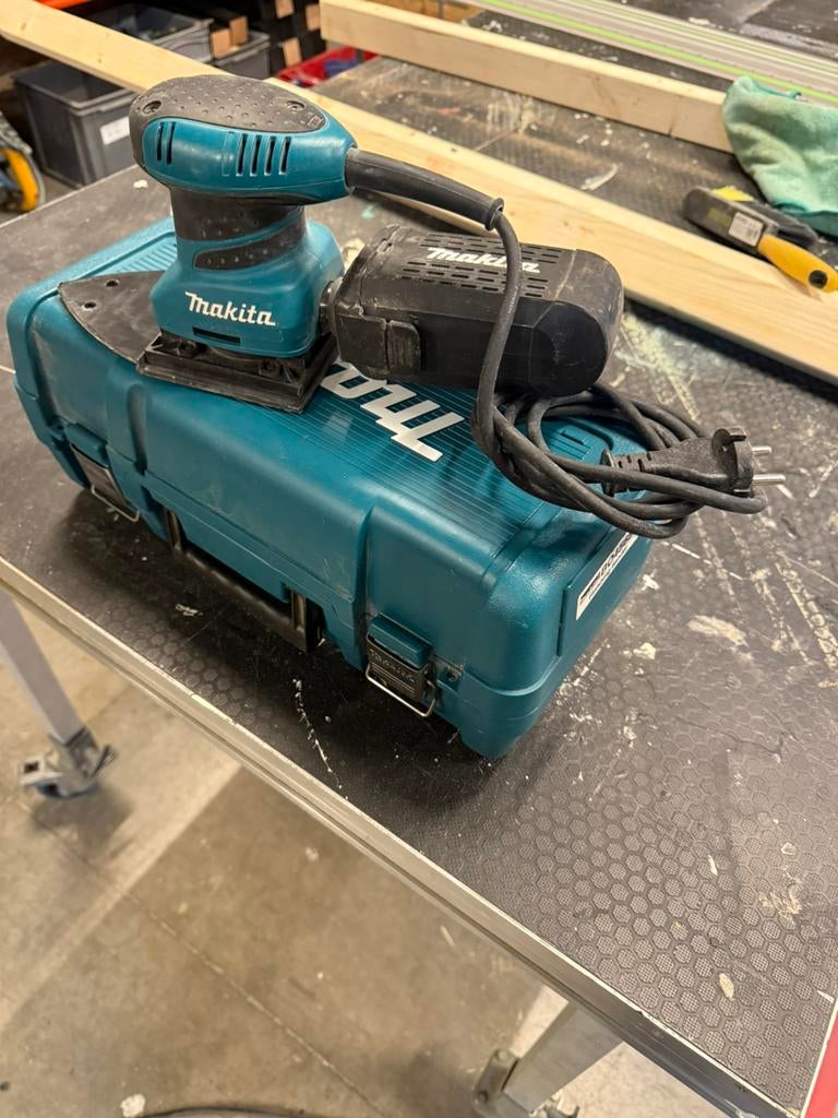 Makita schuurmachine BO4565K, Doe-het-zelf en Bouw, Ophalen of Verzenden, Zo goed als nieuw